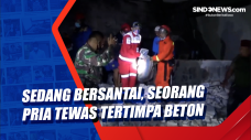 Sedang Bersantai, Seorang...