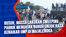 Rusuh, Massa Lakukan...