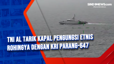 TNI AL Tarik Kapal Pengungsi...