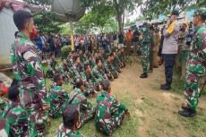 Bentrok TNI-Polri Tewaskan...