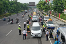 Pemkot Surabaya Kembali...