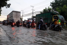 Air Genangi Jalan, Dewan...