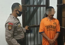Ditinggal Istri Jadi...