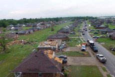 Tornado Porak-porandakan...