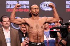 Thurman Tantang Crawford:...