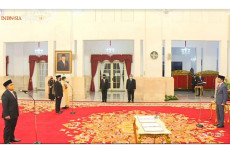 Presiden Lantik Politikus...