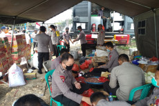 Delapan Dapur Umum TNI-Polri...