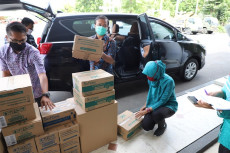 Terima 10 Ribu Masker,...