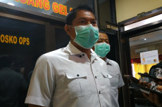 Sadis! Adik Tikam Kakak...