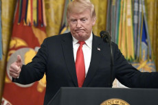 Rencana Trump Tahan...
