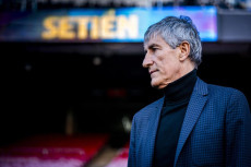 Pelatih Barcelona Pengin...