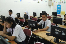 40 SMP di Jakbar Gelar...