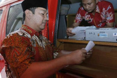 Pemkot Semarang Berikan...