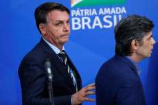 Bolsonaro Pecat Menteri...