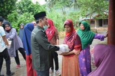 PC ISNU Bagikan Paket...