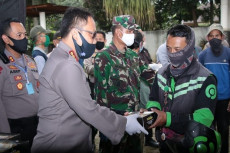 Dirikan Dapur Umum,...