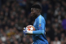 Barcelona Bidik Onana,...