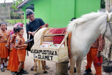 Pustaka Bergerak Sebut...