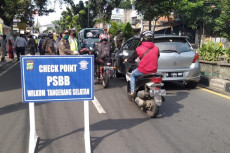 Hari Pertama PSBB di...