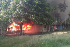 8 Rumah Dibakar Akibat...