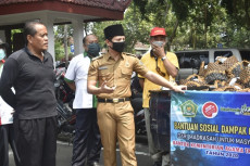 Lawan Corona, Guru Madrasah...