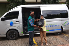 UMB Salurkan Bantuan...