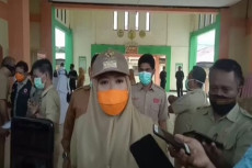 10 Warga Positif Corona,...