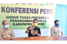 Kasus Pertama, Warga...