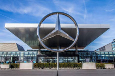 Keuntungan Mercedes-Benz...