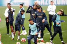 Man United Gelar Latihan...