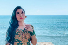 Penyanyi Eira Syazira...