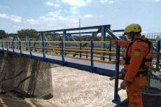 Arus Sungai Cipunagara...