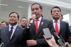 Prabowo Puji Jokowi,...