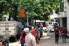 Didatangi Polisi Berpakaian...