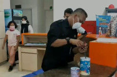 Viral Kakak Adik Asal...