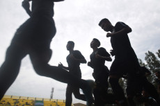 Liga 1 Berhenti Akibat...