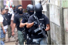 Densus 88 Tangkap 3...