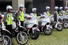 Halau Pemudik, Polisi...