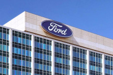 Ford Prediksi Rugi Rp77...