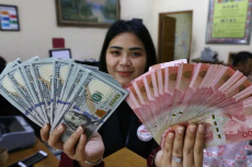 Rupiah Terus Menguat...