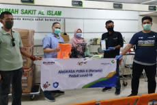 Tenaga Medis dan Warga...