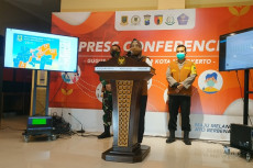 Seorang Tenaga Medis...