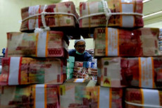 Rupiah Diprediksi Kembali...