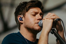 Niall Horan Nulis Lagu...