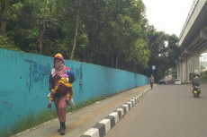 Manusia Karung Mulai...