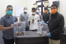 Polisi Tangkap Pembawa...