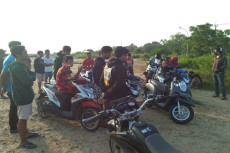 Abaikan Physical Distancing,...