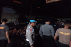Polisi Gulung 15 Anggota...