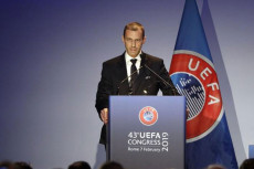 UEFA: Kembalinya Sepak...