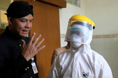 Positif Corona, 13 Tenaga...